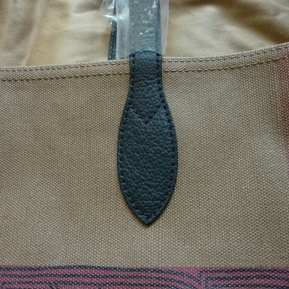 BURBERRY Medium Doodle Canvas Logo Tote Bag - Picture 15 of 15